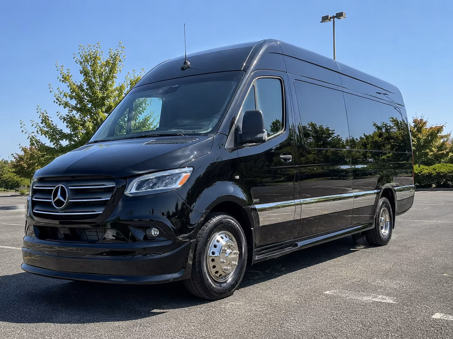 find the perfect transportation for your next airport transfer 3