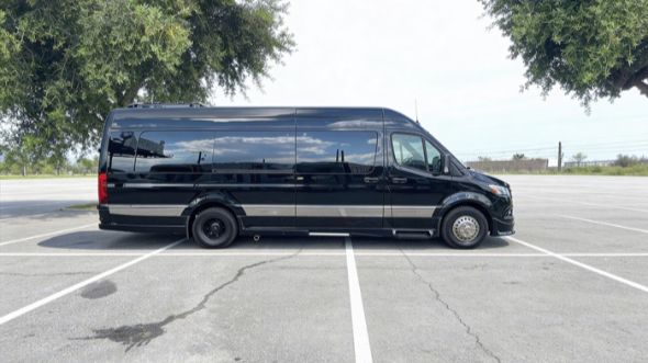 sprinter limousine thornton